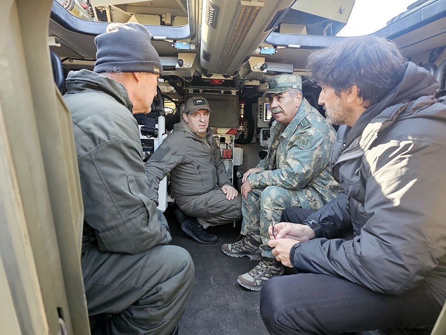 Zakir Həsənov Slovakiyada döyüş texnikaları ilə tanış olub (FOTO)