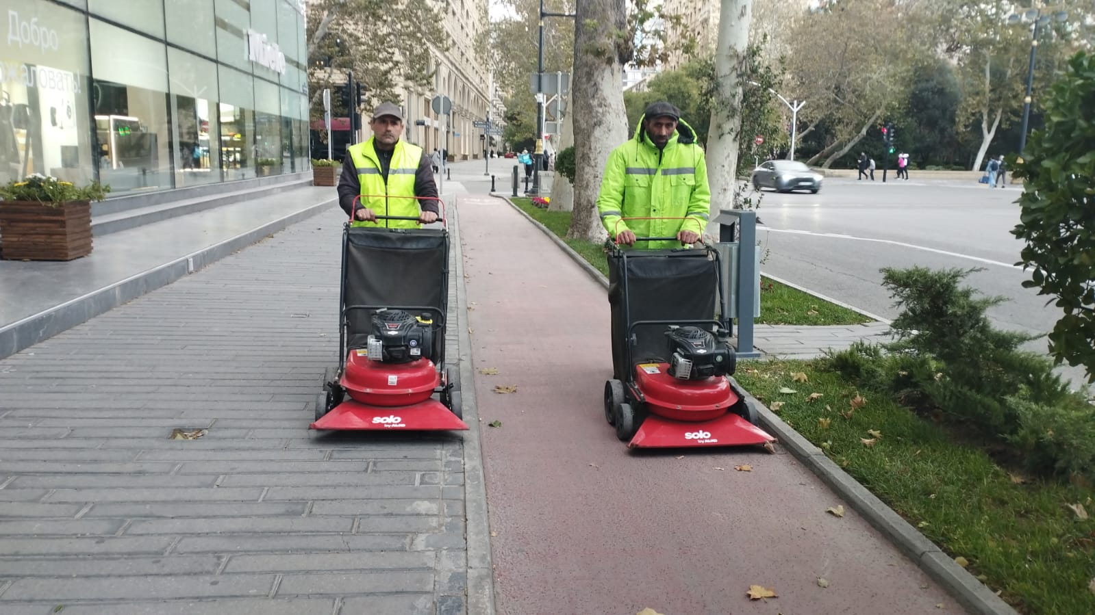 Küçələri təmizləmək üçün yeni tozsoran texnikalar alınıb (FOTO)