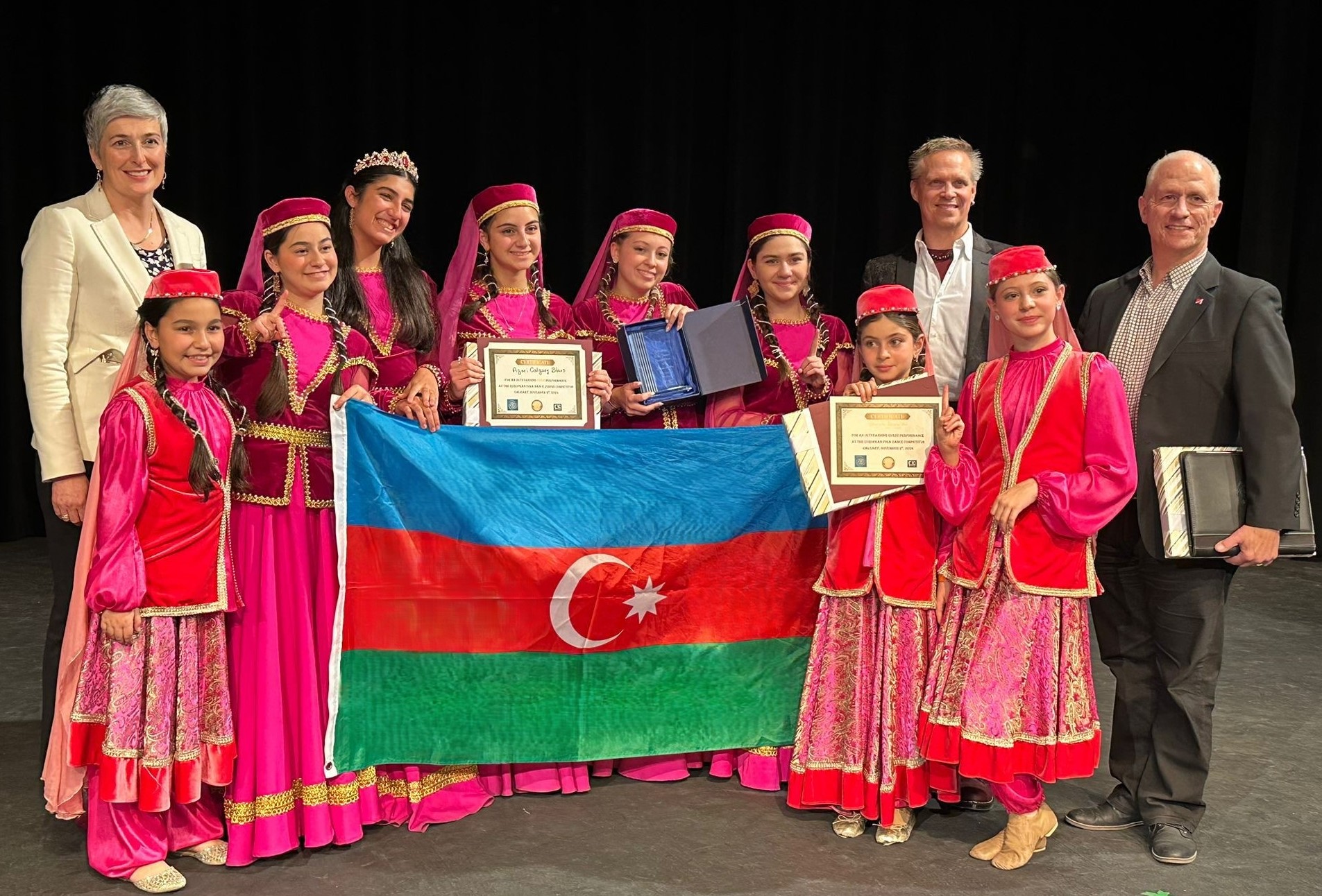 Soydaşlarımızın rəqs qrupu Kanadada birincilik əldə edib (FOTO)