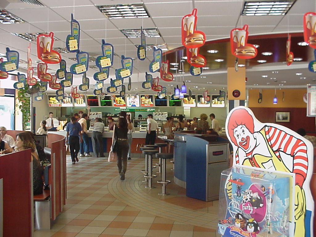 “McDonald's” Azərbaycanda 25 illik yubileyini qeyd edir: Fəvvarələr meydanından yeni üfüqlərədək (FOTO)