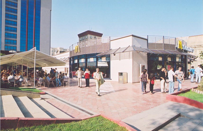 “McDonald's” Azərbaycanda 25 illik yubileyini qeyd edir: Fəvvarələr meydanından yeni üfüqlərədək (FOTO)