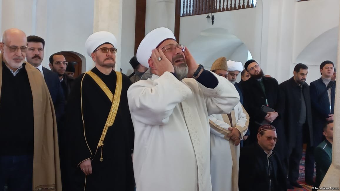 Dünya dini liderləri Ağdam Cümə məscidində camaat namazı qılıblar (FOTO)