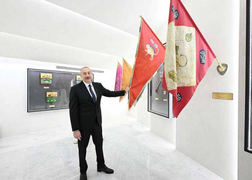 Prezident İlham Əliyev Bakıda Dövlət Bayrağı Meydanında olub, Azərbaycanın üçrəngli Bayrağını ucaldıb (FOTO/VİDEO) (YENİLƏNİB)