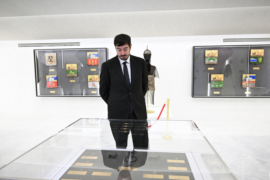 Prezident İlham Əliyev Bakıda Dövlət Bayrağı Meydanında olub, Azərbaycanın üçrəngli Bayrağını ucaldıb (FOTO/VİDEO) (YENİLƏNİB)