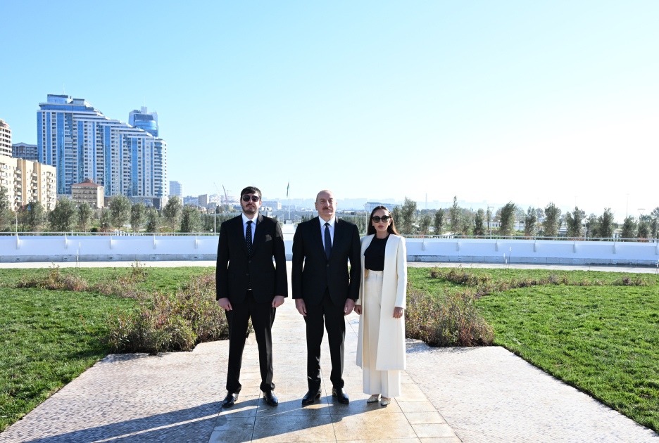 Prezident İlham Əliyev və Birinci xanım Mehriban Əliyeva Bakıda Zəfər parkının açılışında iştirak ediblər (YENİLƏNİB-2) (FOTO/VİDEO)