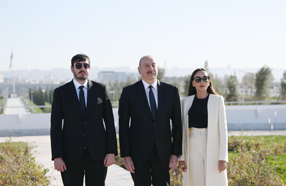 Prezident İlham Əliyev və Birinci xanım Mehriban Əliyeva Bakıda Zəfər parkının açılışında iştirak ediblər (YENİLƏNİB-2) (FOTO/VİDEO)