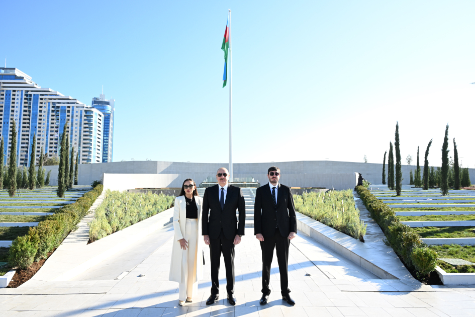 Prezident İlham Əliyev və Birinci xanım Mehriban Əliyeva Bakıda Zəfər parkının açılışında iştirak ediblər (YENİLƏNİB-2) (FOTO/VİDEO)
