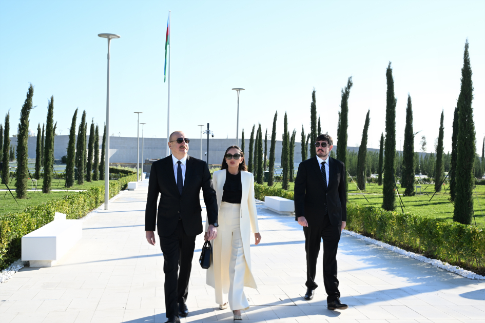 Prezident İlham Əliyev və Birinci xanım Mehriban Əliyeva Bakıda Zəfər parkının açılışında iştirak ediblər (YENİLƏNİB-2) (FOTO/VİDEO)