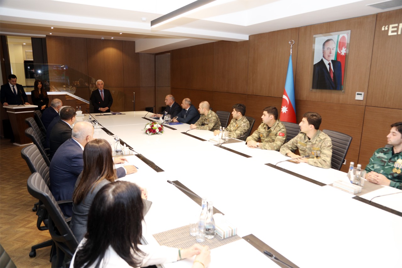 “AzərEnerji”də Zəfər Günü ilə bağlı silsilə tədbirlər keçirilib (FOTO)