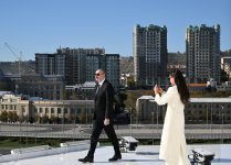 Prezident İlham Əliyev Bakıda Dövlət Bayrağı Meydanında olub, Azərbaycanın üçrəngli Bayrağını ucaldıb (FOTO/VİDEO) (YENİLƏNİB)