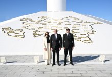 Prezident İlham Əliyev Bakıda Dövlət Bayrağı Meydanında olub, Azərbaycanın üçrəngli Bayrağını ucaldıb (FOTO/VİDEO) (YENİLƏNİB)
