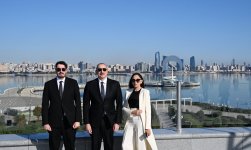 Prezident İlham Əliyev Bakıda Dövlət Bayrağı Meydanında olub, Azərbaycanın üçrəngli Bayrağını ucaldıb (FOTO/VİDEO) (YENİLƏNİB)