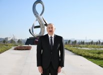 Prezident İlham Əliyev və Birinci xanım Mehriban Əliyeva Bakıda Zəfər parkının açılışında iştirak ediblər (YENİLƏNİB-2) (FOTO/VİDEO)