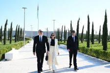 Prezident İlham Əliyev və Birinci xanım Mehriban Əliyeva Bakıda Zəfər parkının açılışında iştirak ediblər (YENİLƏNİB-2) (FOTO/VİDEO)