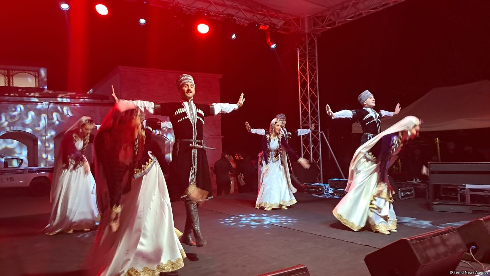 Şuşada Zəfər Günü ilə bağlı konsert və atəşfəşanlıq təşkil edilib (FOTO/VİDEO)