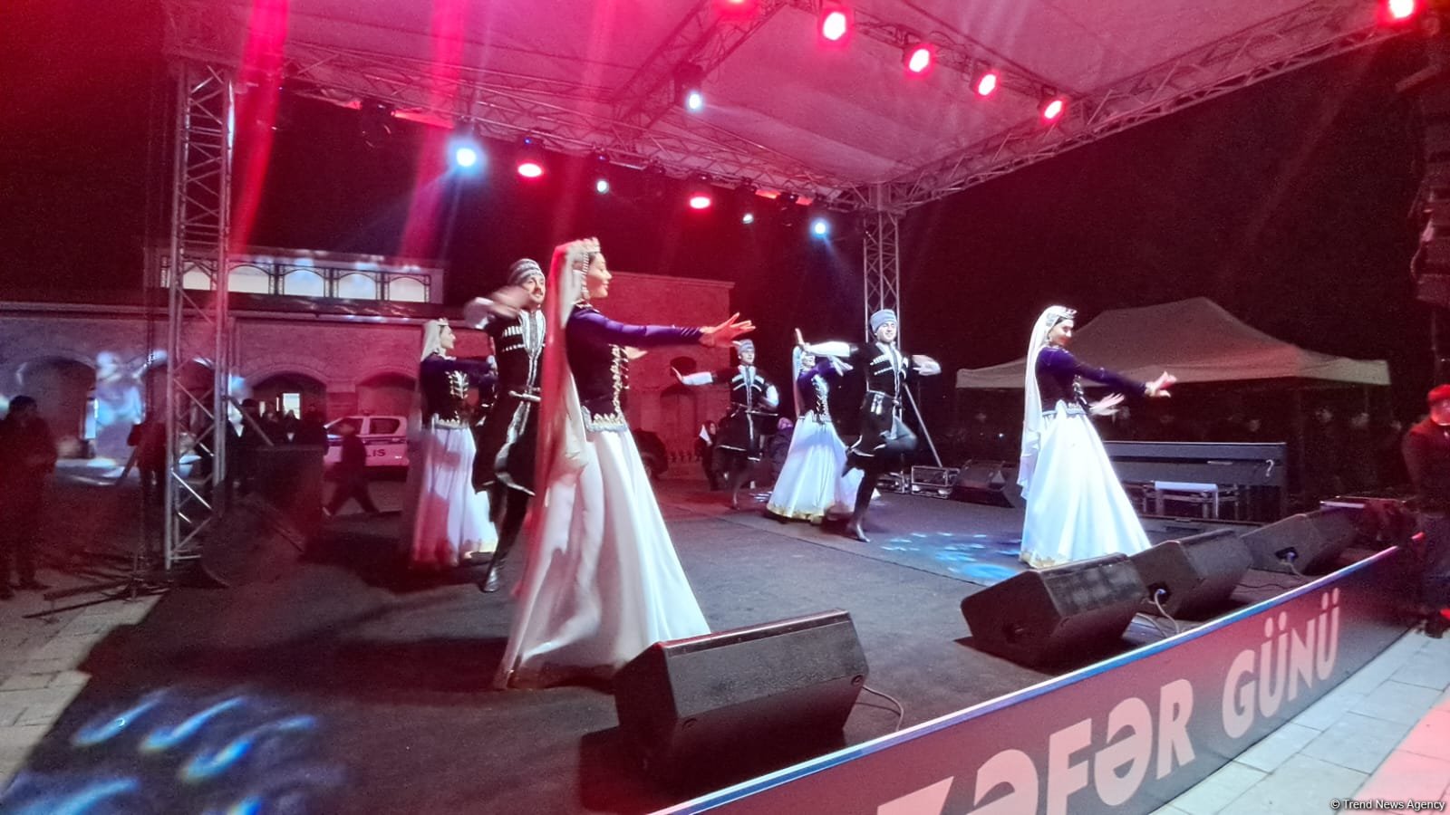 Şuşada Zəfər Günü ilə bağlı konsert və atəşfəşanlıq təşkil edilib (FOTO/VİDEO)