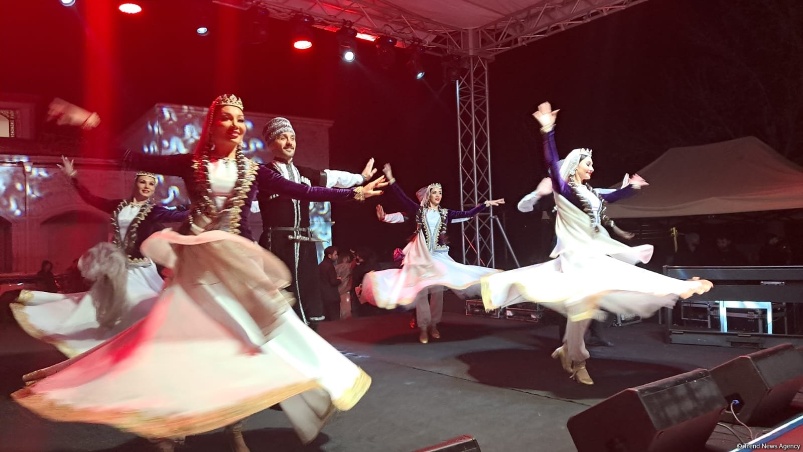 Şuşada Zəfər Günü ilə bağlı konsert və atəşfəşanlıq təşkil edilib (FOTO/VİDEO)