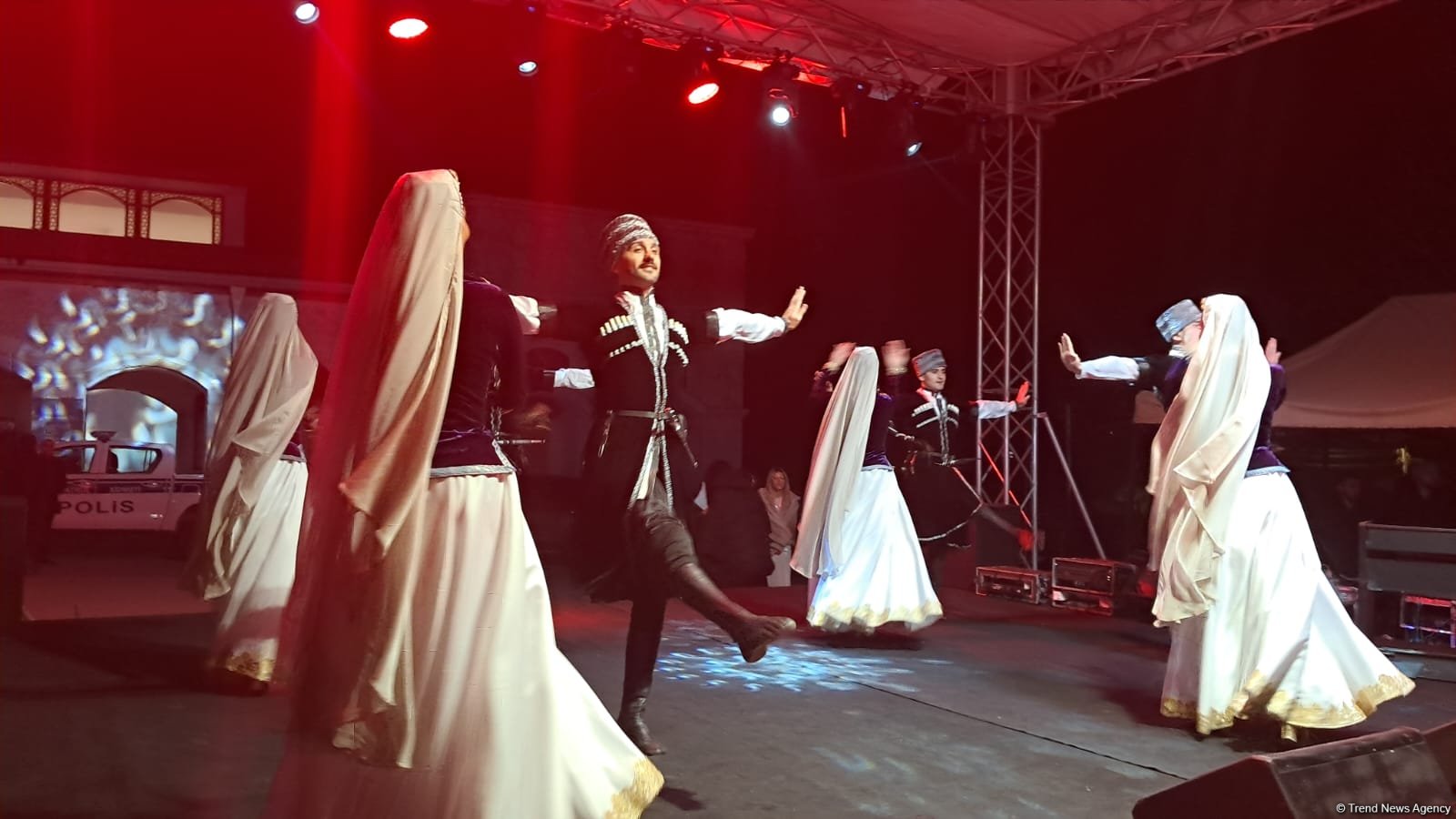 Şuşada Zəfər Günü ilə bağlı konsert və atəşfəşanlıq təşkil edilib (FOTO/VİDEO)