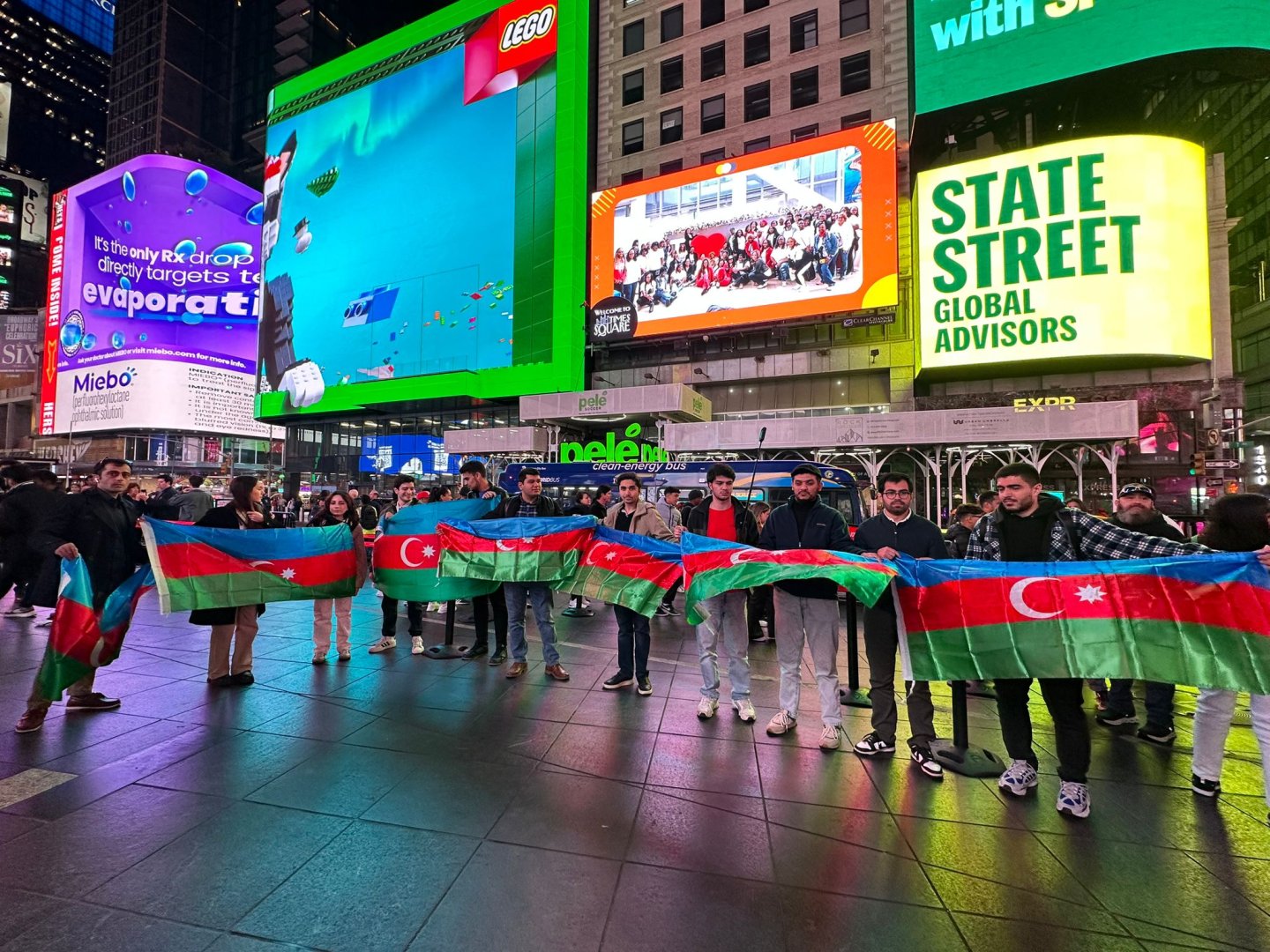 Nyu Yorkda Zəfər Günü və Dövlət Bayrağı Gününə həsr olunan məlumatlandırma aksiyası keçirilib (FOTO)
