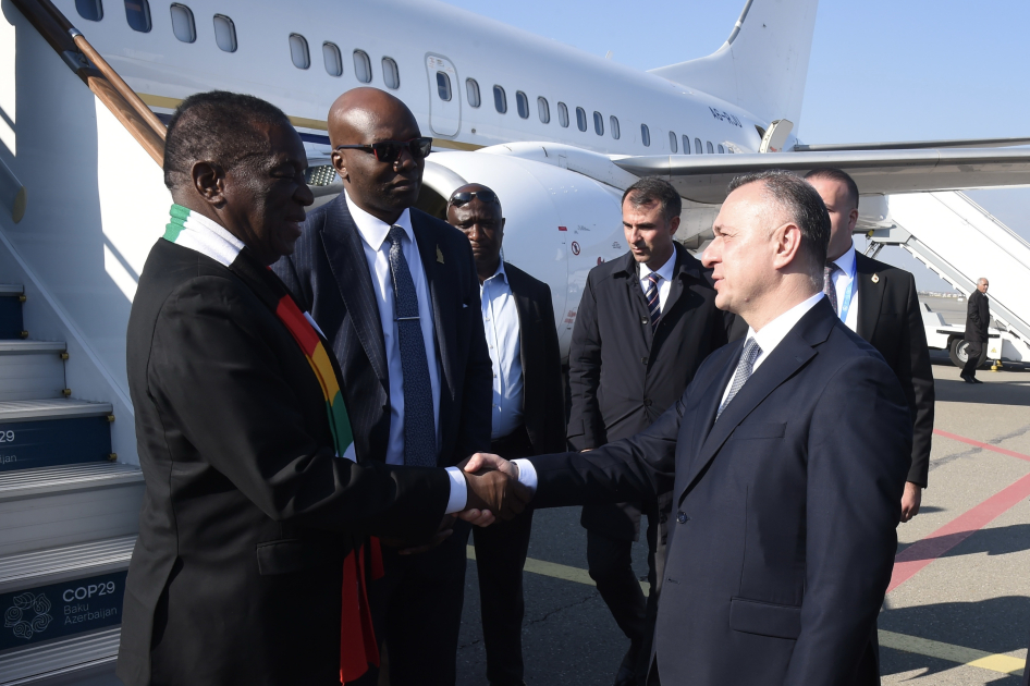 Zimbabve Prezidenti Azərbaycana səfərə gəlib (FOTO)