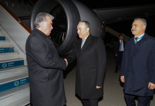 Tacikistan Prezidenti Azərbaycana səfərə gəlib (FOTO)