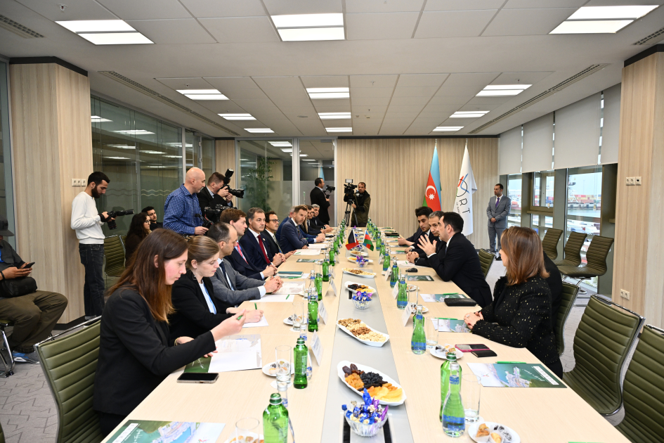 Belçika Baş naziri Bakı limanında olub (FOTO)
