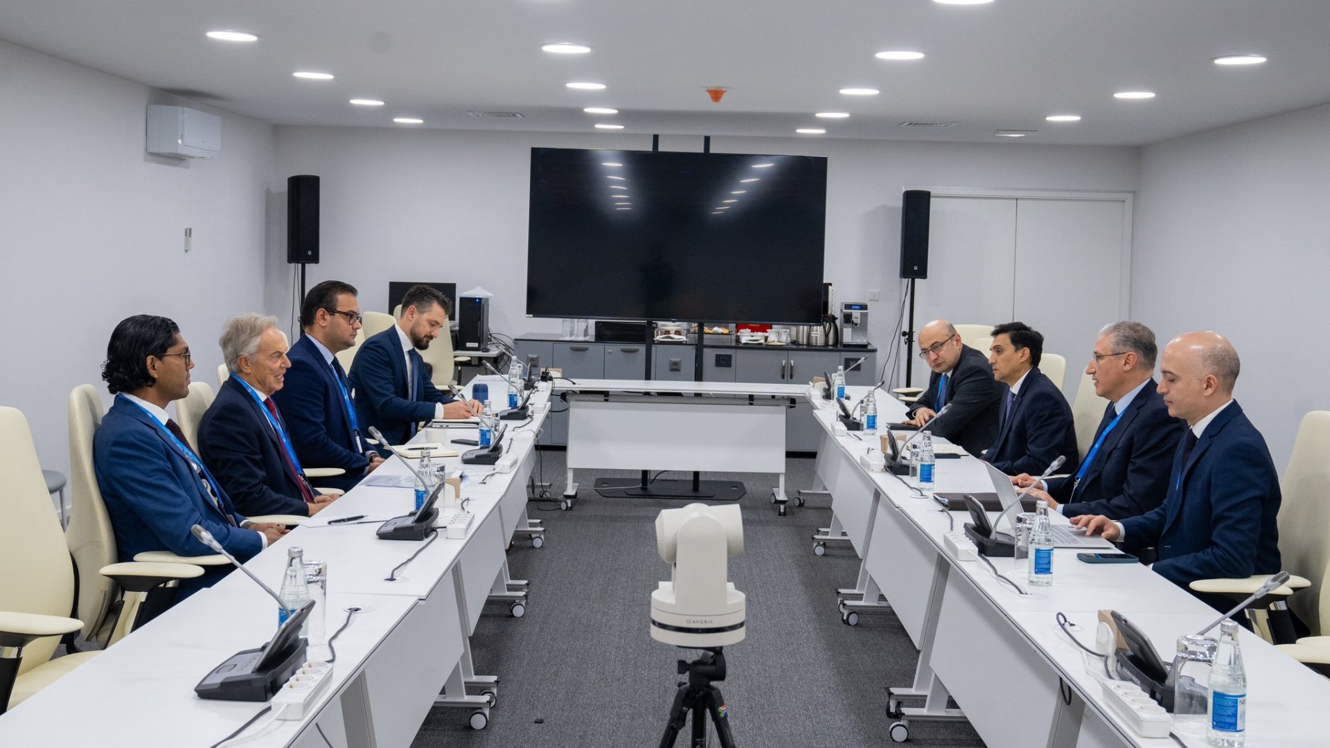 Muxtar Babayev Toni Bler ilə iqlim dəyişikliyi ilə mübarizəni müzakirə ediblər (FOTO)