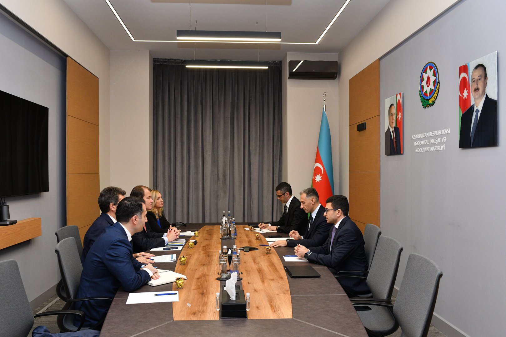Nazir Rəşad Nəbiyev Avropa Yenidənqurma və İnkişaf Bankının birinci vitse-prezidenti ilə görüşüb