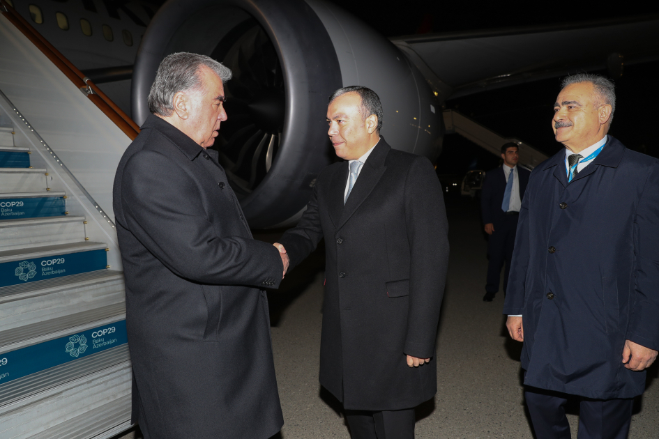 Tacikistan Prezidenti Azərbaycana səfərə gəlib (FOTO)