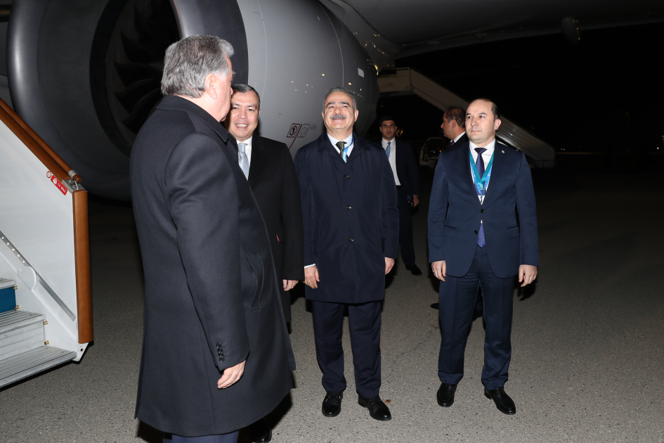Tacikistan Prezidenti Azərbaycana səfərə gəlib (FOTO)