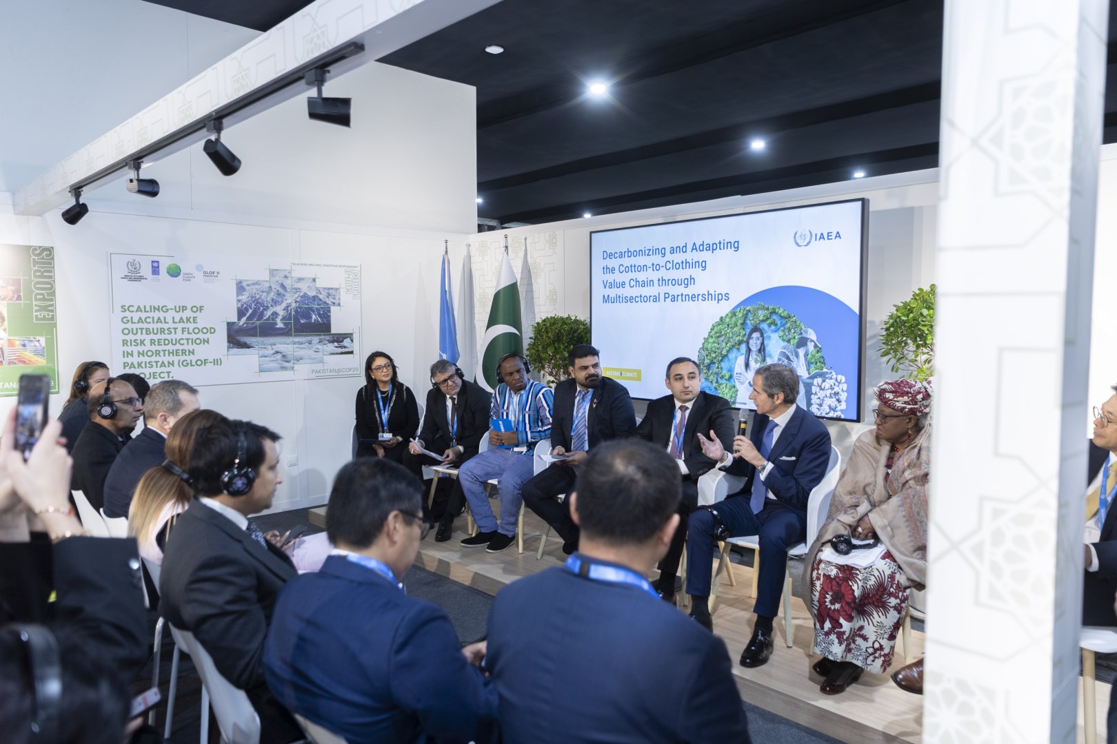 COP29 çərçivəsində “Pambıqdan geyimə dəyər zəncirinin karbonsuzlaşdırılması və iqlimə uyğunlaşdırılması” mövzusunda panel müzakirələr keçirilib (FOTO)