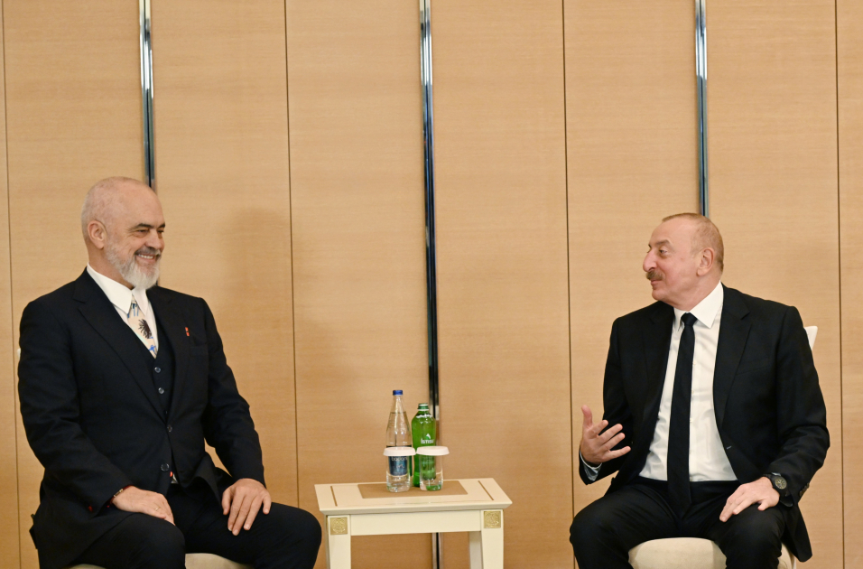Prezident İlham Əliyev Albaniyanın Baş naziri ilə görüşüb (FOTO/VİDEO) (YENİLƏNİB)