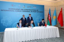 Azərbaycan, Qazaxıstan və Çin Bakı Limanında yeni İntermodal Yük Terminalının inşası üçün birgə müəssisə yaradıb (FOTO)