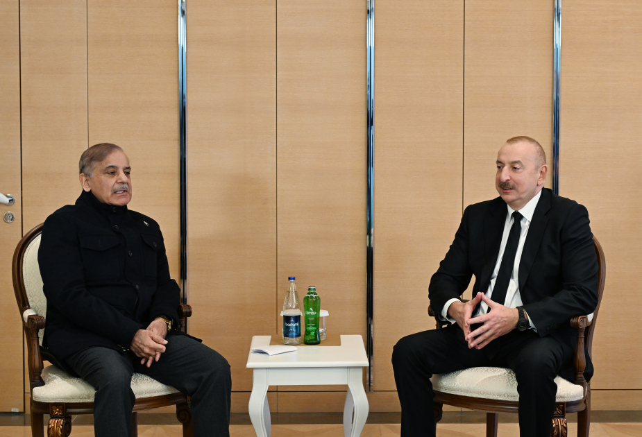 Prezident İlham Əliyev Pakistanın Baş naziri ilə görüşüb (FOTO/VİDEO) (YENİLƏNİB)