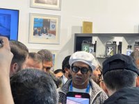 Məşhur sabiq futbolçu Ronaldinyo COP29-da pavilyonları ziyarət edib (FOTO/VIDEO)