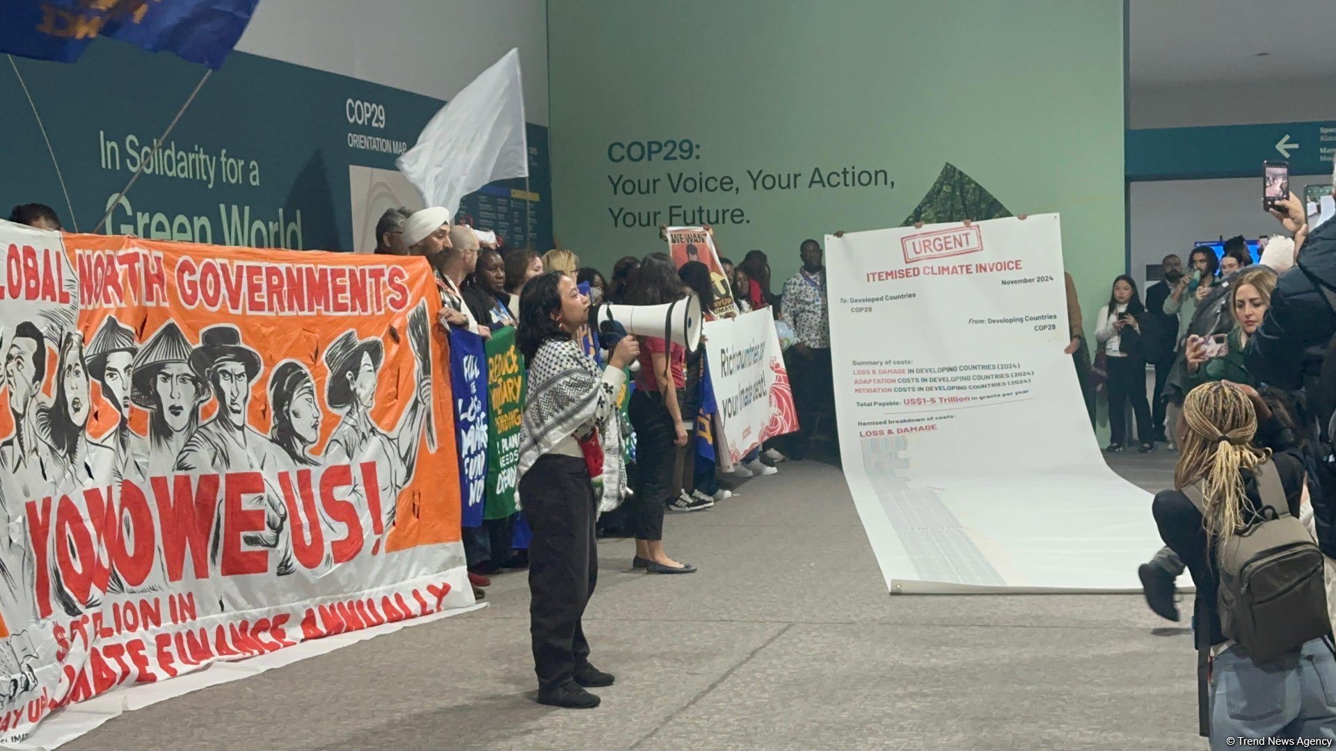 COP29 çərçivəsində iqlim maliyyəsinin ədalətli şəkildə formalaşdırılması tələbi ilə aksiya keçirilib (FOTO/VİDEO)