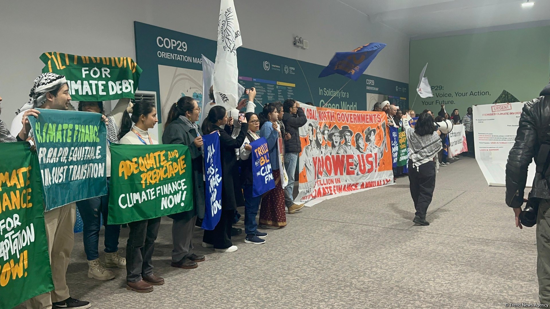 COP29 çərçivəsində iqlim maliyyəsinin ədalətli şəkildə formalaşdırılması tələbi ilə aksiya keçirilib (FOTO/VİDEO)