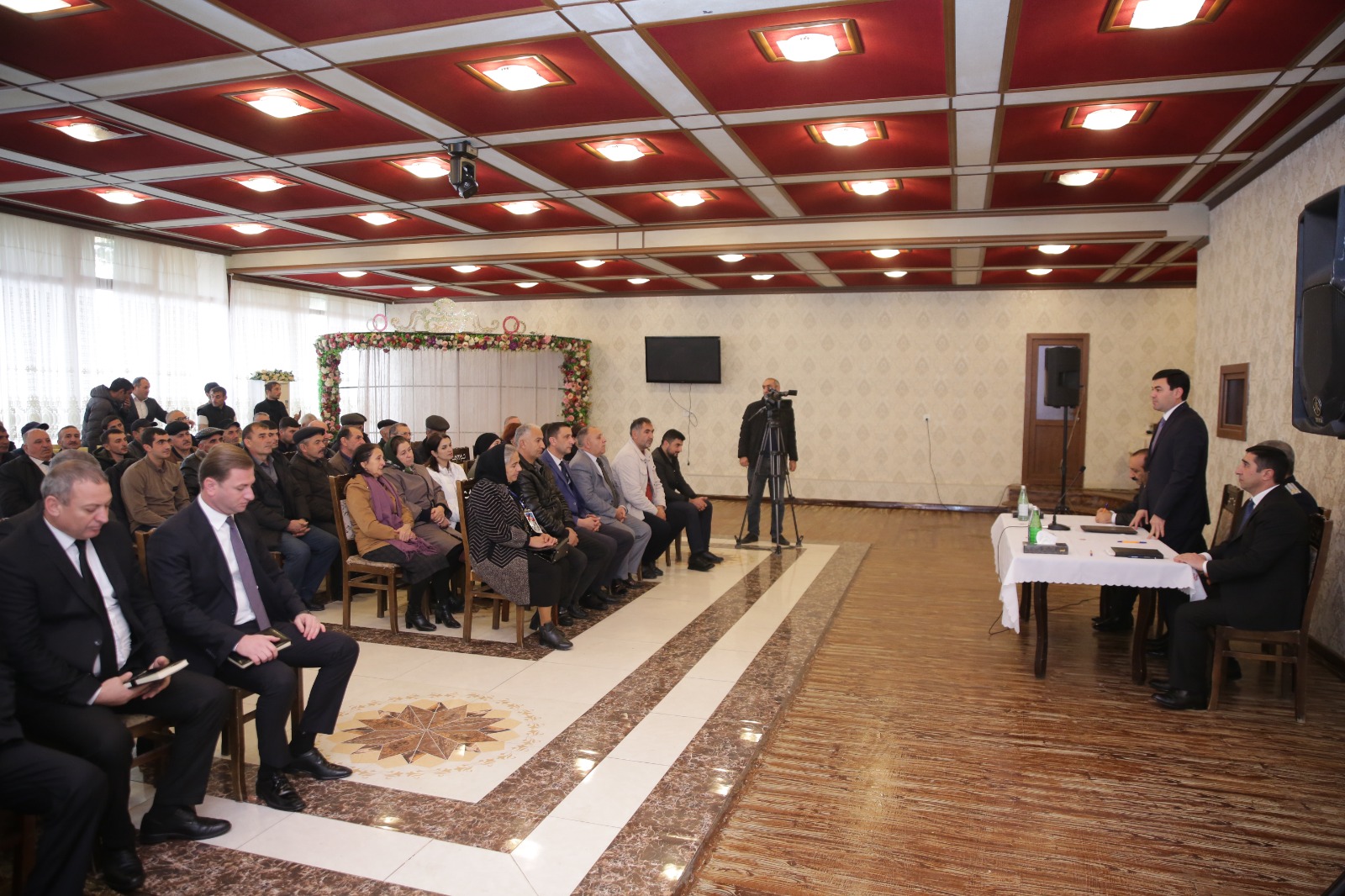 Xaçmaz rayonunun Köhnə Xudat kəndində səyyar qəbul keçirilib (FOTO)