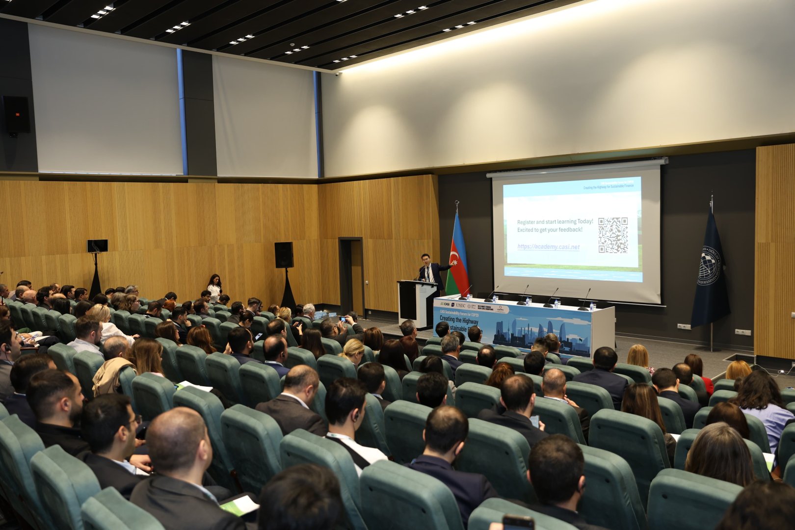 UNEC-də keçirilən CASI Davamlı Maliyyə Forumu uğurla başa çatıb (FOTO)