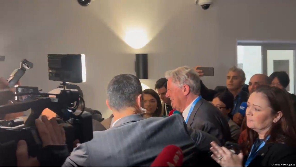 Ermənipərəst Pallone jurnalistlərin suallarından qaçdı (VİDEO)