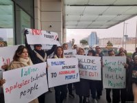 Bir qrup Azərbaycan QHT təmsilçiləri ermənipərəst Frank Peloninin Azərbaycana səfərinə qarşı etiraz aksiyası keçirib (FOTO/VİDEO)
