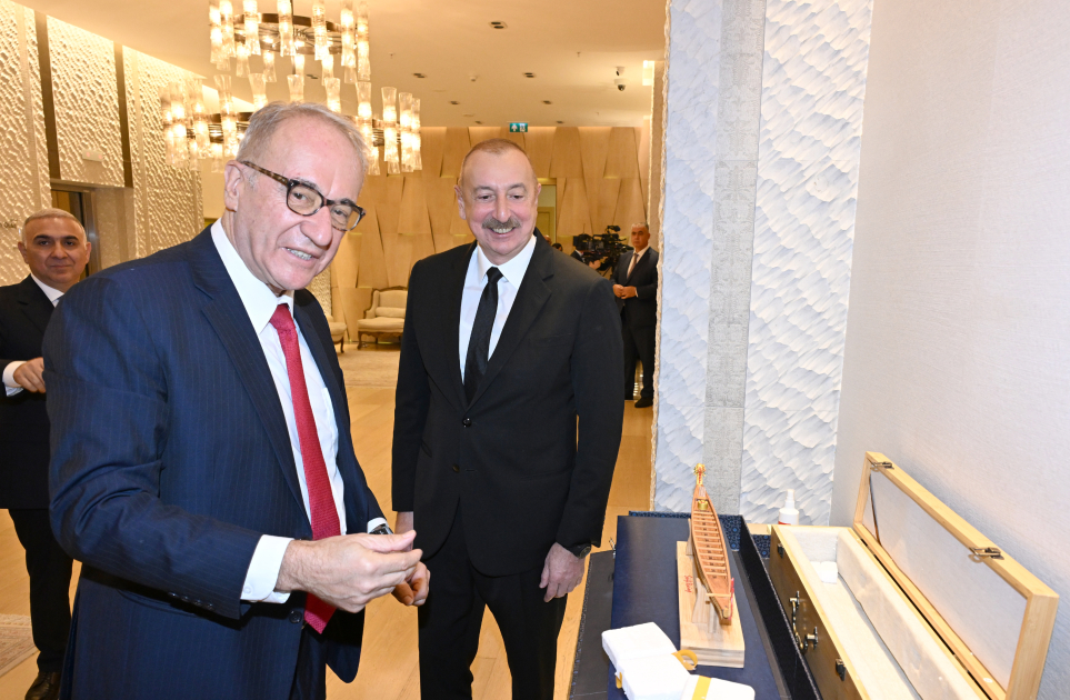 Prezident İlham Əliyev Beynəlxalq Kanoe, Avarçəkmə və Draqon Qayıqları federasiyalarının prezidentləri ilə görüşüb (FOTO/VİDEO) (YENİLƏNİB)