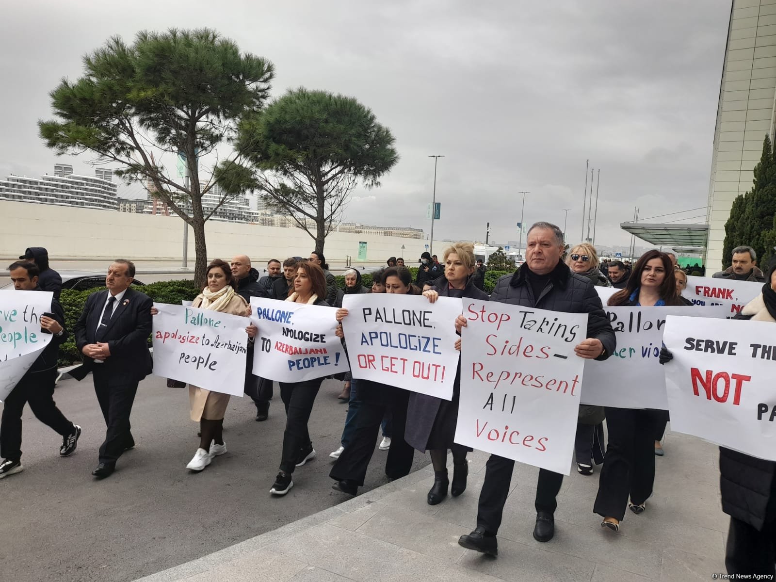 Bir qrup Azərbaycan QHT təmsilçiləri ermənipərəst Frank Peloninin Azərbaycana səfərinə qarşı etiraz aksiyası keçirib (FOTO/VİDEO)