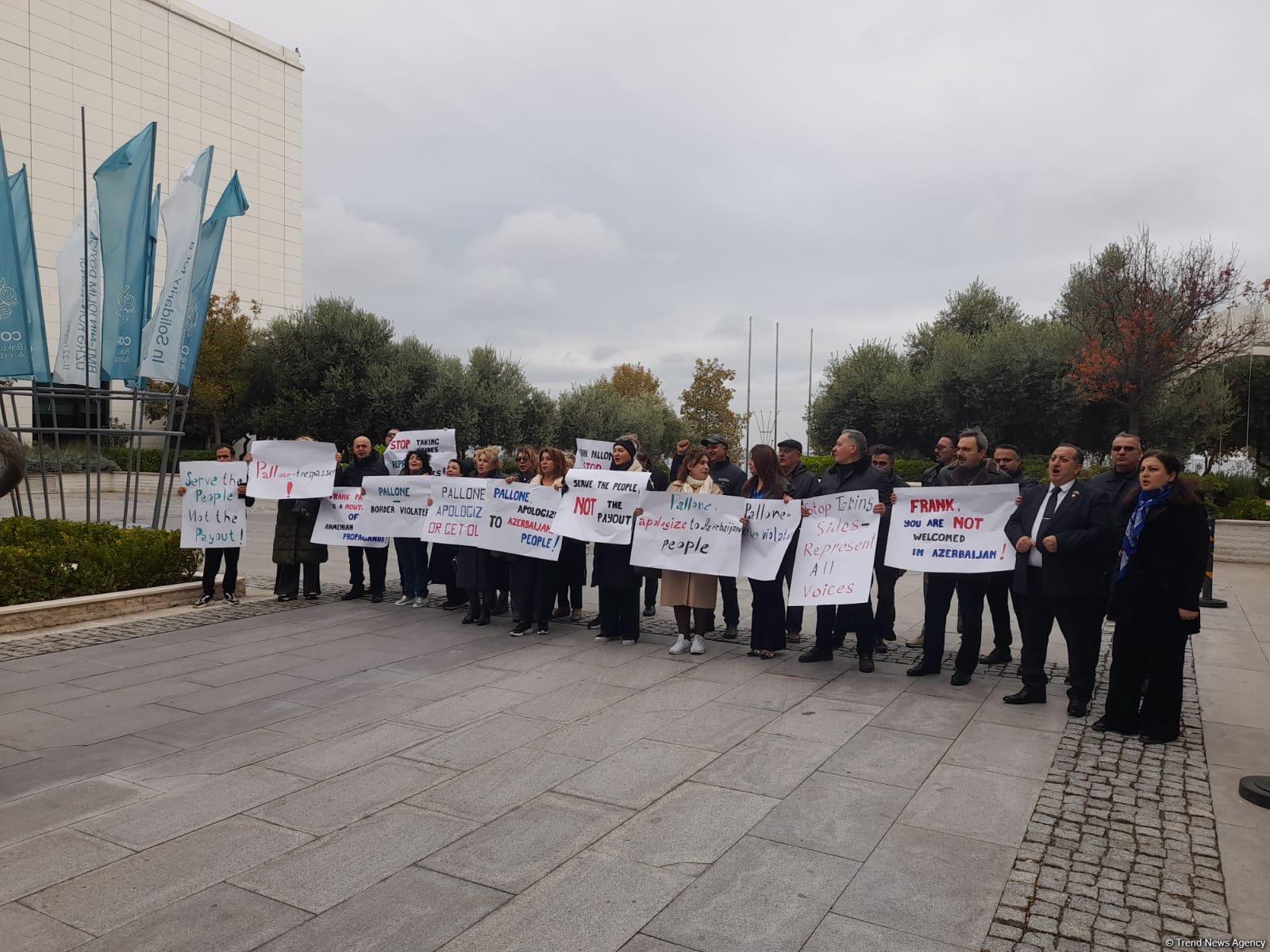 Bir qrup Azərbaycan QHT təmsilçiləri ermənipərəst Frank Peloninin Azərbaycana səfərinə qarşı etiraz aksiyası keçirib (FOTO/VİDEO)