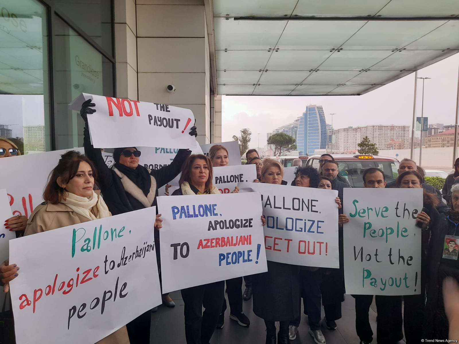 Bir qrup Azərbaycan QHT təmsilçiləri ermənipərəst Frank Peloninin Azərbaycana səfərinə qarşı etiraz aksiyası keçirib (FOTO/VİDEO)