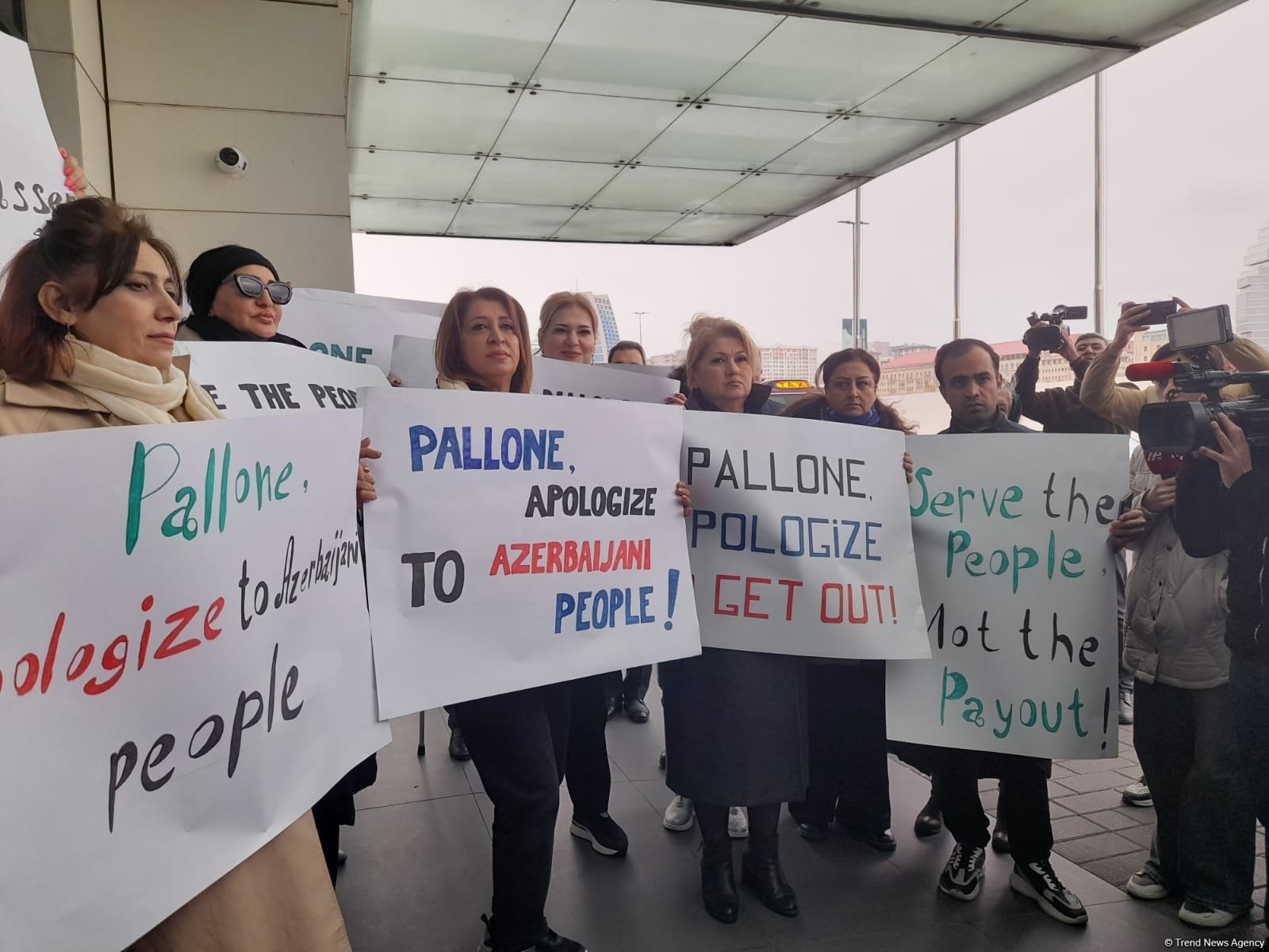 Bir qrup Azərbaycan QHT təmsilçiləri ermənipərəst Frank Peloninin Azərbaycana səfərinə qarşı etiraz aksiyası keçirib (FOTO/VİDEO)