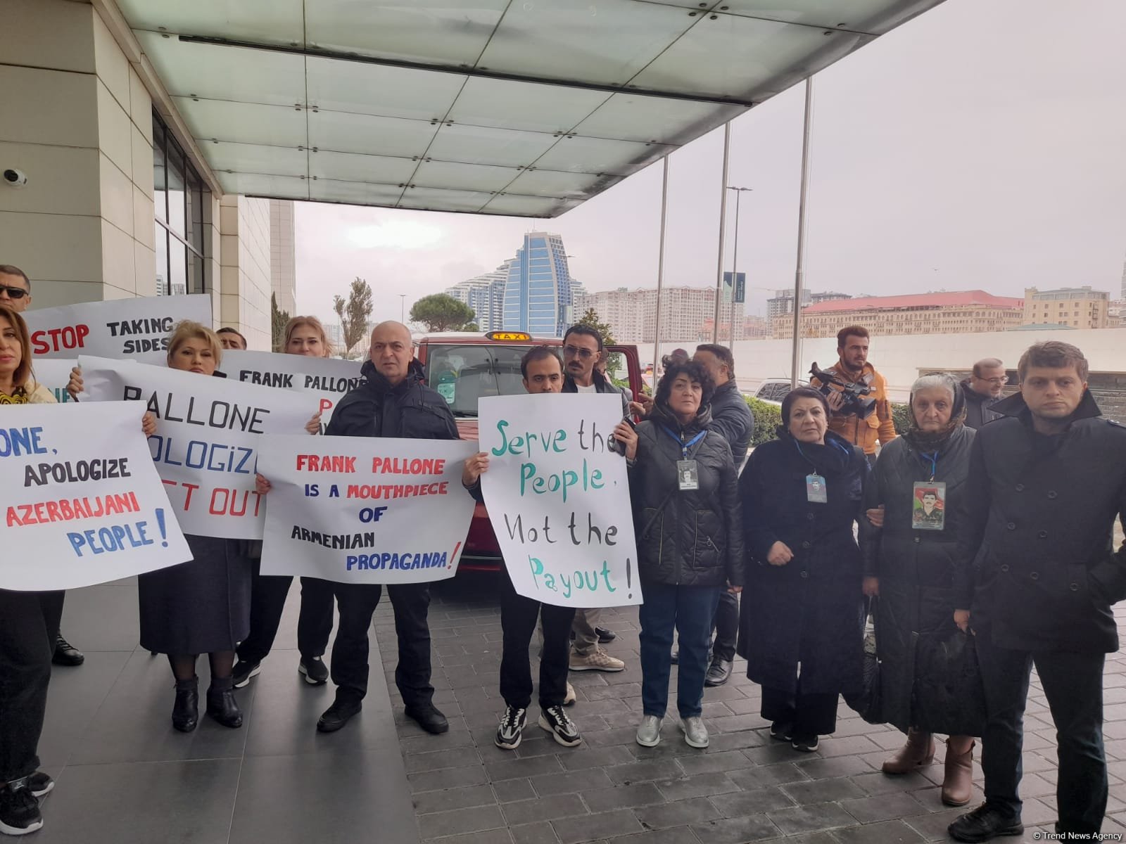 Bir qrup Azərbaycan QHT təmsilçiləri ermənipərəst Frank Peloninin Azərbaycana səfərinə qarşı etiraz aksiyası keçirib (FOTO/VİDEO)