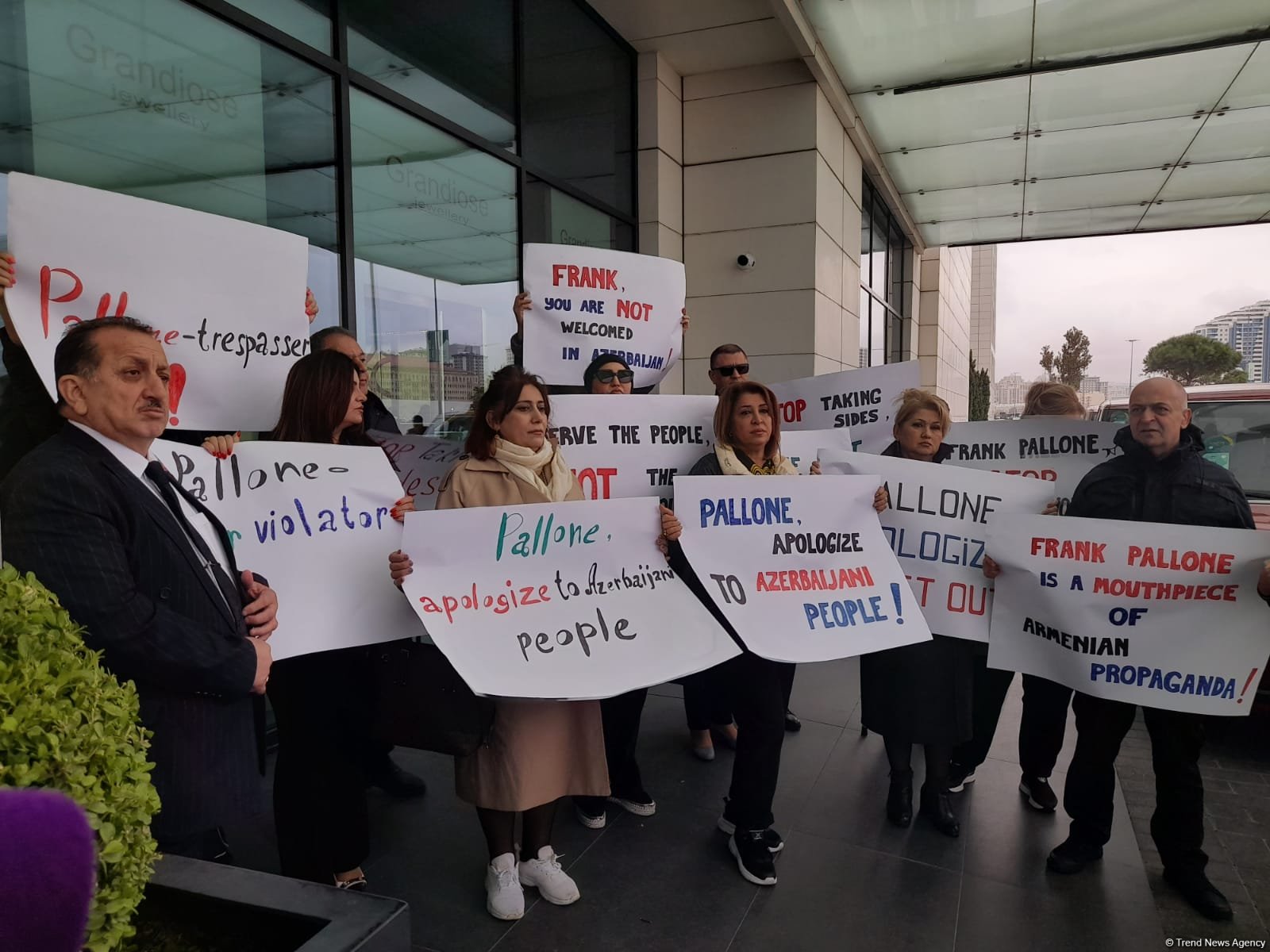 Bir qrup Azərbaycan QHT təmsilçiləri ermənipərəst Frank Peloninin Azərbaycana səfərinə qarşı etiraz aksiyası keçirib (FOTO/VİDEO)