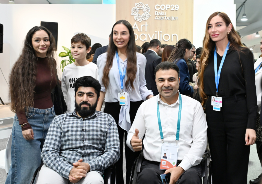 Heydər Əliyev Fondunun vitse-prezidenti Leyla Əliyeva və Bakı Media Mərkəzinin rəhbəri Arzu Əliyeva COP29-da təqdim edilən inklüziv sərgi ilə tanış olublar (FOTO)