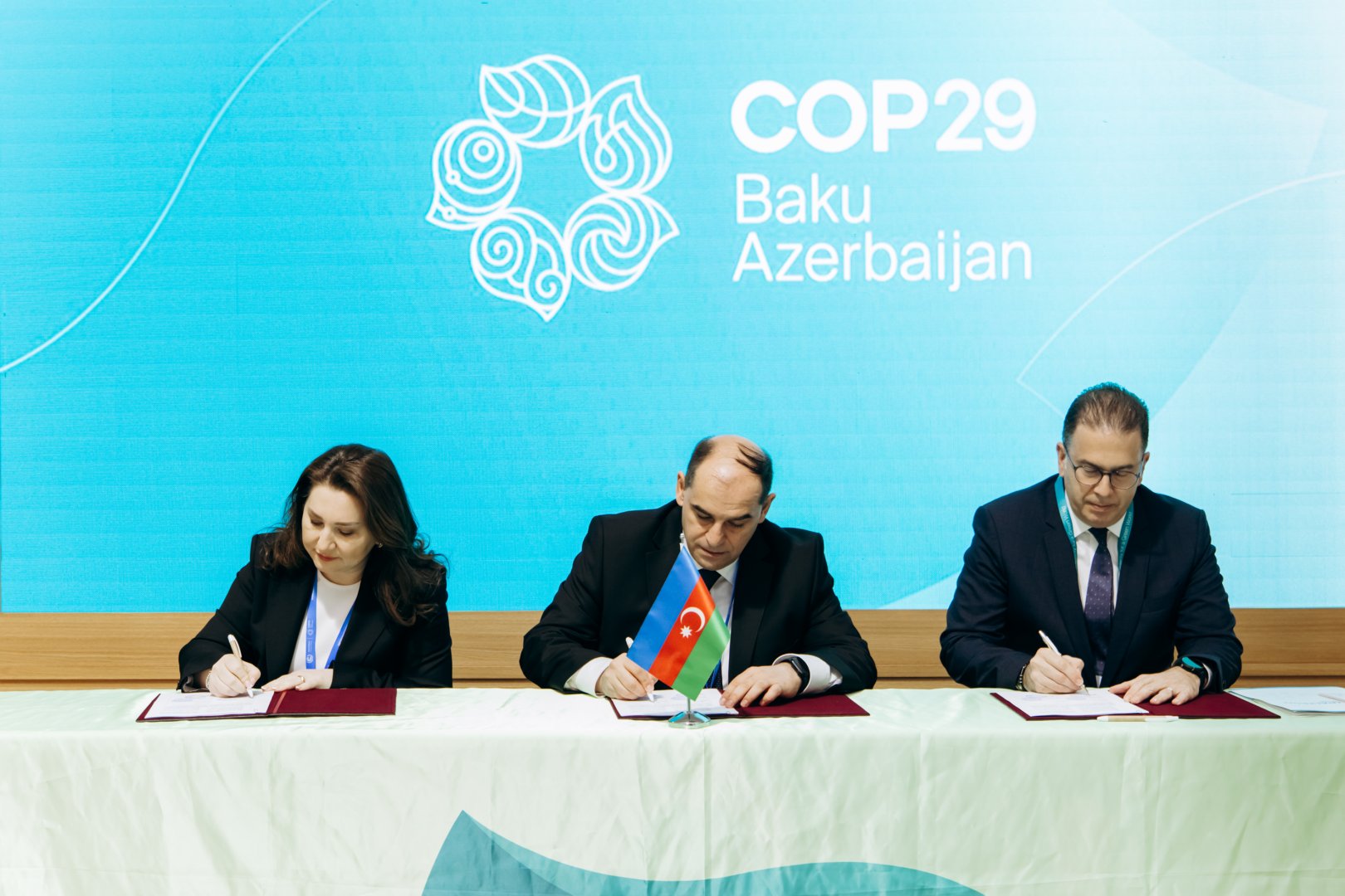 Kəlbəcərdə ilk yerli külək elektrik stansiyasına investisiya haqqında memorandum imzalanıb (FOTO)
